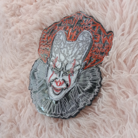 SOLD OUT! 💀 Pennywise- IT killer clown XL fully embroidered iron-on patch! Rare - Picture 2 of 10